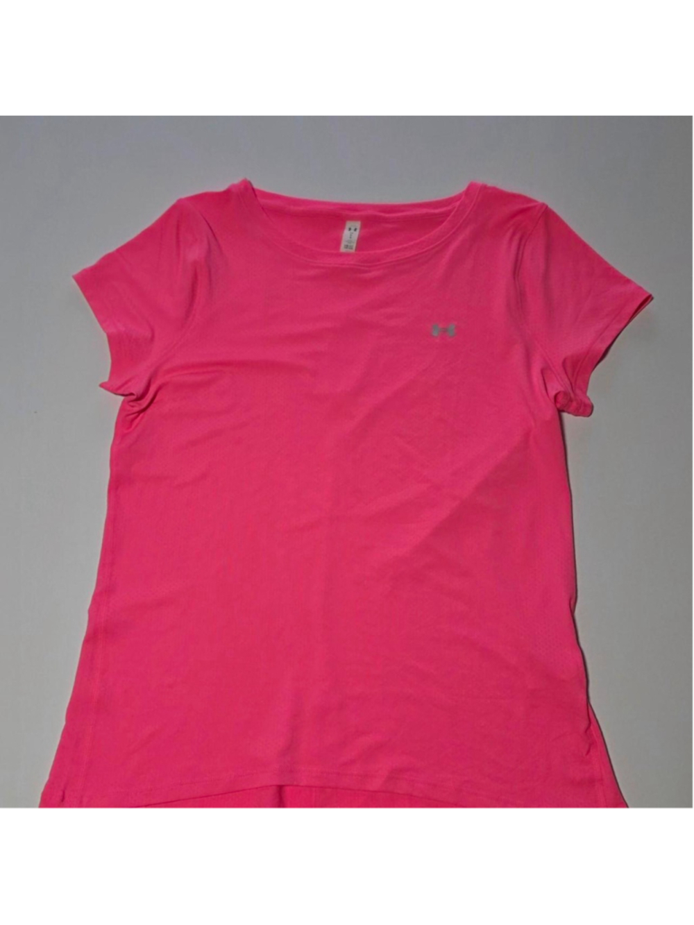 Under Armour pink workout top size L 
#fitness #activewear
(109)